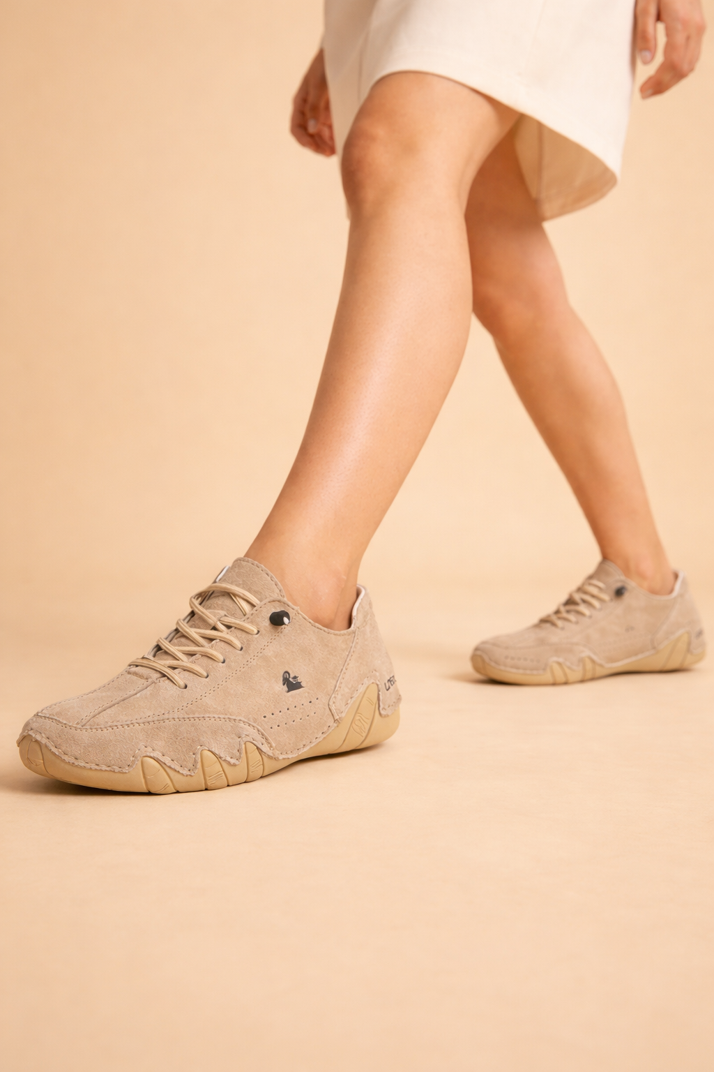 Women's light green breathable mesh walking sneakers with lightweight sole