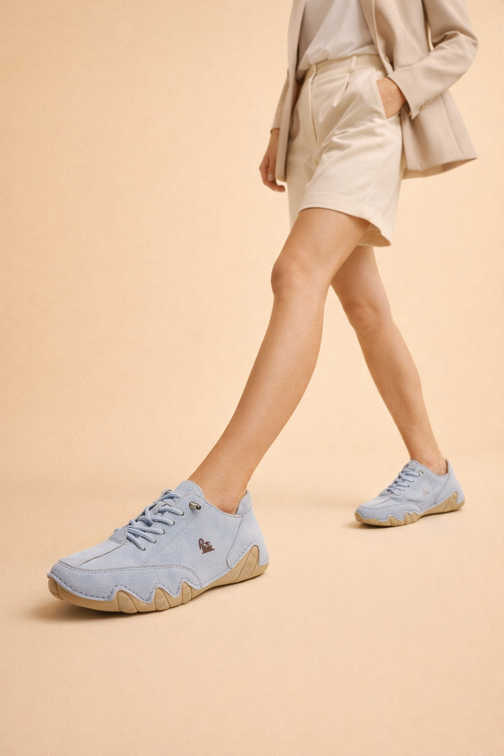 Women's light green breathable mesh walking sneakers with lightweight sole