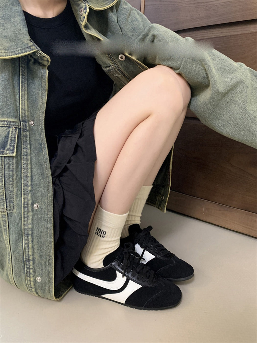 Women's black retro lace-up sneakers with chunky sole and suede panels